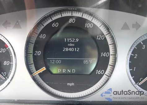 2008 Mercedes-Benz C 300 Luxury/Sport из США, поврежденный, VIN WDDGF54X88F156903